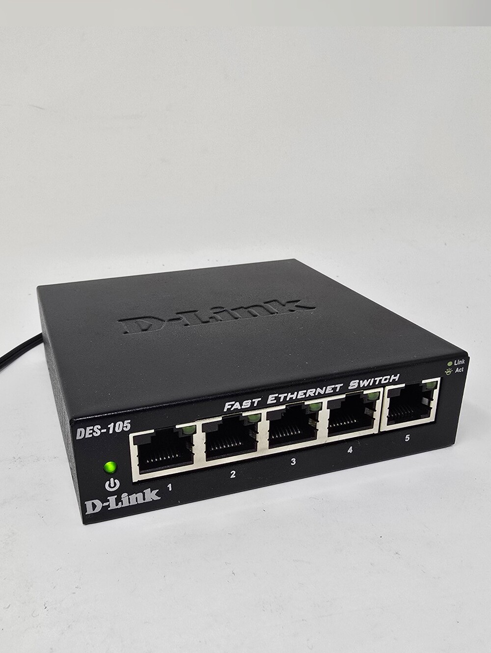 D-Link Fast Internet Switch DES-105 5-Port Unmanaged Desktop Switch Metal